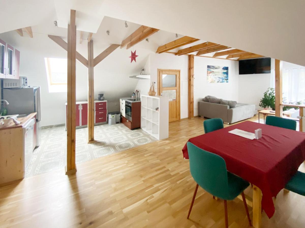 Schwanenburg Apartments Kolonie Rontgental Zewnętrze zdjęcie