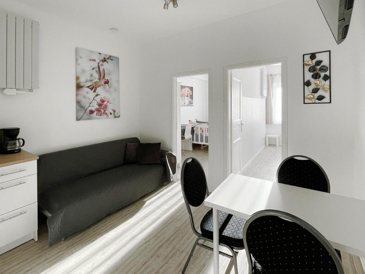Schwanenburg Apartments Kolonie Rontgental Zewnętrze zdjęcie